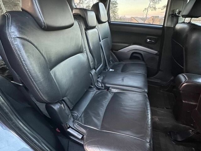 Серый Мицубиси Аутлендер, объемом двигателя 2.4 л и пробегом 321 тыс. км за 10000 $, фото 12 на Automoto.ua