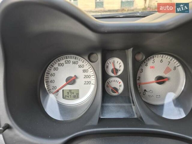 Сірий Міцубісі Аутлендер, об'ємом двигуна 2 л та пробігом 247 тис. км за 5600 $, фото 6 на Automoto.ua