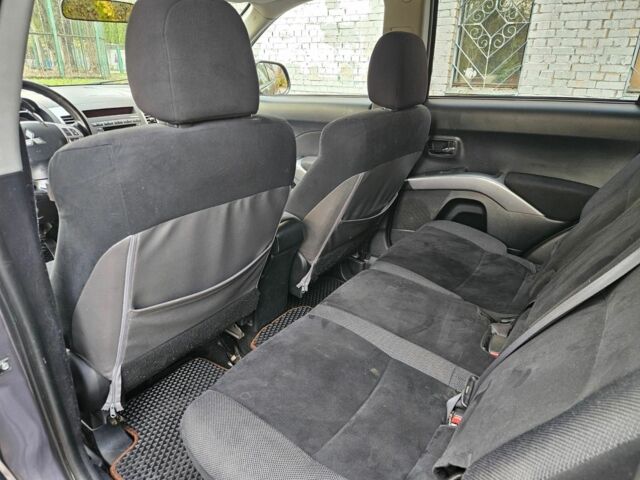 Серый Мицубиси Аутлендер, объемом двигателя 2 л и пробегом 400 тыс. км за 4700 $, фото 12 на Automoto.ua