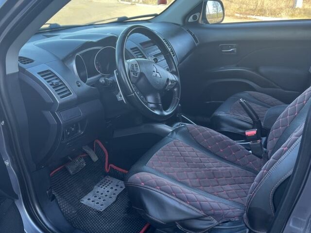 Серый Мицубиси Аутлендер, объемом двигателя 2.4 л и пробегом 213 тыс. км за 7800 $, фото 5 на Automoto.ua