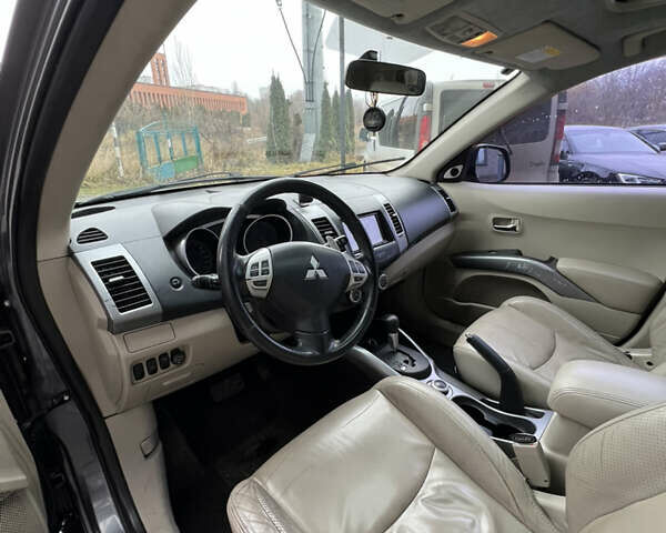 Сірий Міцубісі Аутлендер, об'ємом двигуна 3 л та пробігом 182 тис. км за 6299 $, фото 7 на Automoto.ua