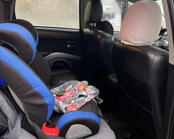 Сірий Міцубісі Аутлендер, об'ємом двигуна 3 л та пробігом 209 тис. км за 9800 $, фото 43 на Automoto.ua