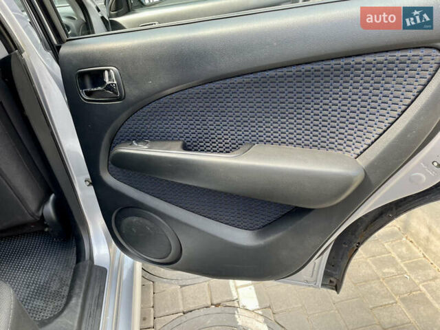 Сірий Міцубісі Аутлендер, об'ємом двигуна 2 л та пробігом 130 тис. км за 8500 $, фото 7 на Automoto.ua