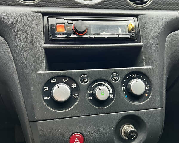 Серый Мицубиси Аутлендер, объемом двигателя 2 л и пробегом 209 тыс. км за 7200 $, фото 17 на Automoto.ua