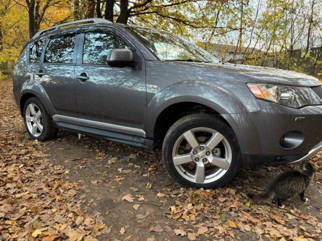 Міцубісі Аутлендер 2008 у Муровані курилівці на Automoto.ua Сірий Міцубісі Аутлендер, об'ємом двигуна 2 л та пробігом 203 тис. км за 8999 $, фото 1 на Automoto.ua