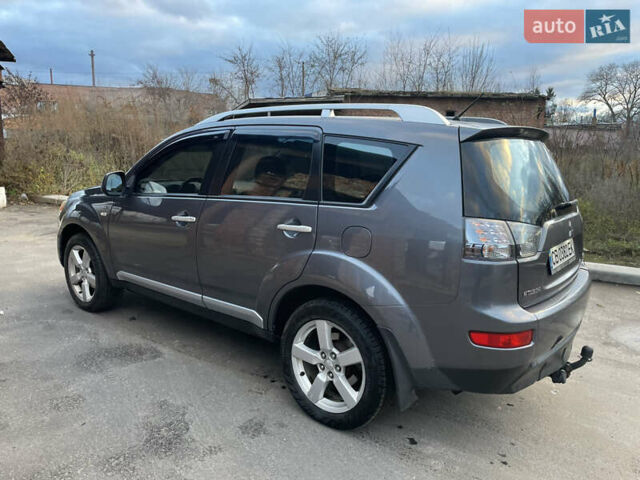 Серый Мицубиси Аутлендер, объемом двигателя 3 л и пробегом 294 тыс. км за 8200 $, фото 4 на Automoto.ua