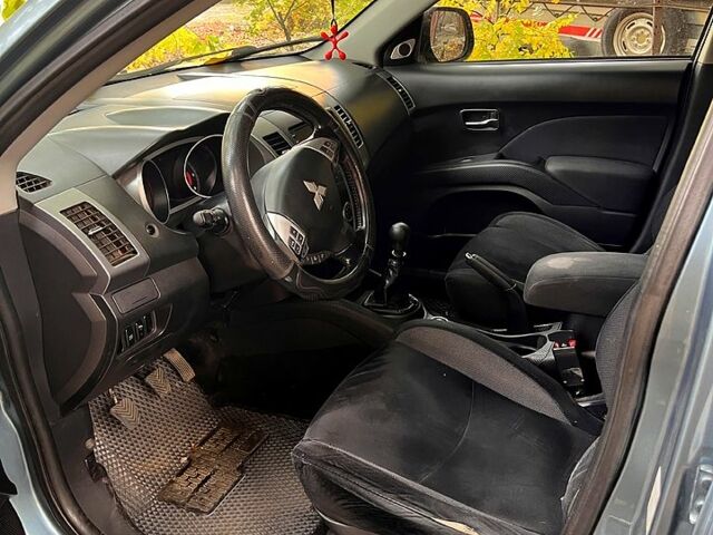 Міцубісі Аутлендер 2008 у Одесі на Automoto.ua Сірий Міцубісі Аутлендер, об'ємом двигуна 2.2 л та пробігом 584 тис. км за 8100 $, фото 5 на Automoto.ua