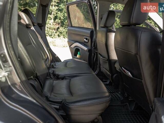 Серый Мицубиси Аутлендер, объемом двигателя 2.4 л и пробегом 280 тыс. км за 8000 $, фото 6 на Automoto.ua