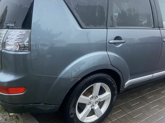 Сірий Міцубісі Аутлендер, об'ємом двигуна 2 л та пробігом 330 тис. км за 4950 $, фото 3 на Automoto.ua