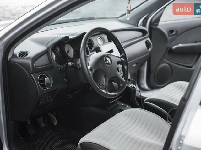 Сірий Міцубісі Аутлендер, об'ємом двигуна 2 л та пробігом 258 тис. км за 5650 $, фото 20 на Automoto.ua