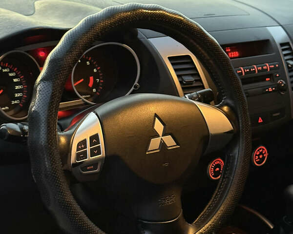 Серый Мицубиси Аутлендер, объемом двигателя 2.4 л и пробегом 210 тыс. км за 8300 $, фото 37 на Automoto.ua