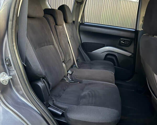 Серый Мицубиси Аутлендер, объемом двигателя 2.4 л и пробегом 210 тыс. км за 8300 $, фото 28 на Automoto.ua