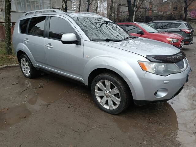 Сірий Міцубісі Аутлендер, об'ємом двигуна 0 л та пробігом 280 тис. км за 4800 $, фото 2 на Automoto.ua