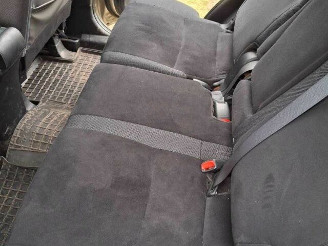 Сірий Міцубісі Аутлендер, об'ємом двигуна 2 л та пробігом 262 тис. км за 4700 $, фото 2 на Automoto.ua