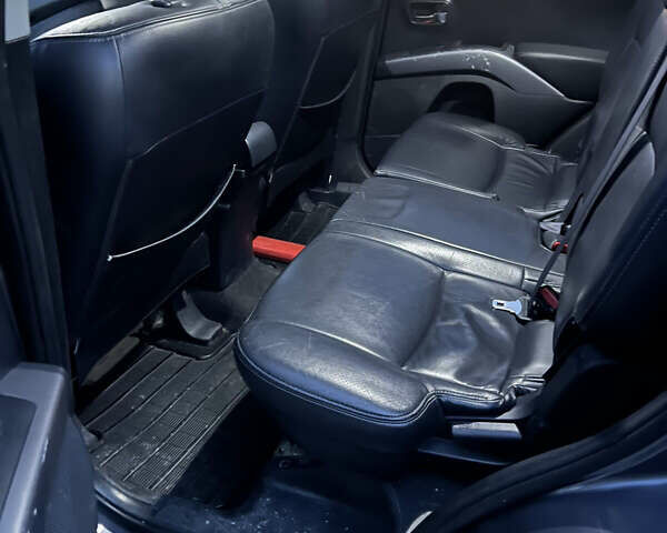 Серый Мицубиси Аутлендер, объемом двигателя 2 л и пробегом 235 тыс. км за 9000 $, фото 11 на Automoto.ua