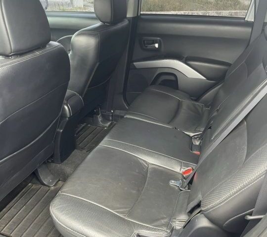 Сірий Міцубісі Аутлендер, об'ємом двигуна 0 л та пробігом 280 тис. км за 4800 $, фото 7 на Automoto.ua