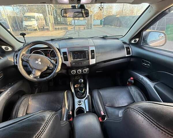 Серый Мицубиси Аутлендер, объемом двигателя 2.18 л и пробегом 287 тыс. км за 10200 $, фото 11 на Automoto.ua