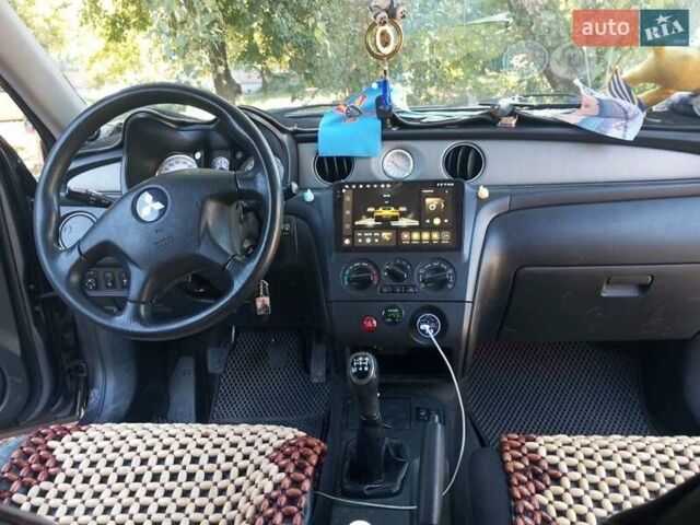 Серый Мицубиси Аутлендер, объемом двигателя 2 л и пробегом 218 тыс. км за 6100 $, фото 3 на Automoto.ua