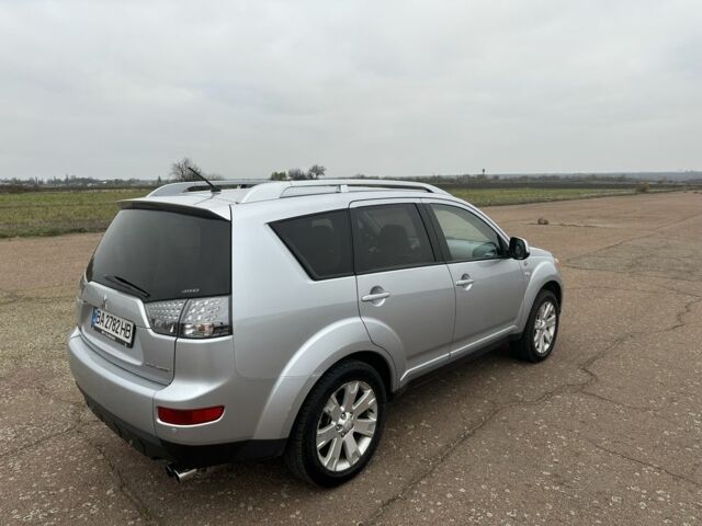 Серый Мицубиси Аутлендер, объемом двигателя 2 л и пробегом 200 тыс. км за 8300 $, фото 7 на Automoto.ua