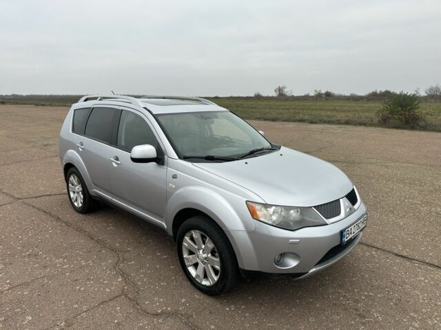 Серый Мицубиси Аутлендер, объемом двигателя 2 л и пробегом 200 тыс. км за 8300 $, фото 9 на Automoto.ua