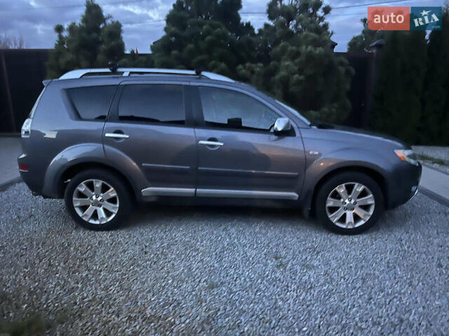Серый Мицубиси Аутлендер, объемом двигателя 2 л и пробегом 235 тыс. км за 9000 $, фото 6 на Automoto.ua
