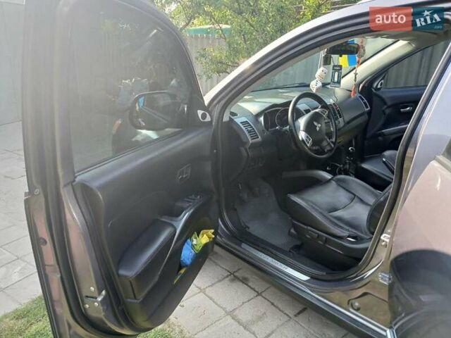 Сірий Міцубісі Аутлендер, об'ємом двигуна 2.18 л та пробігом 270 тис. км за 9800 $, фото 10 на Automoto.ua