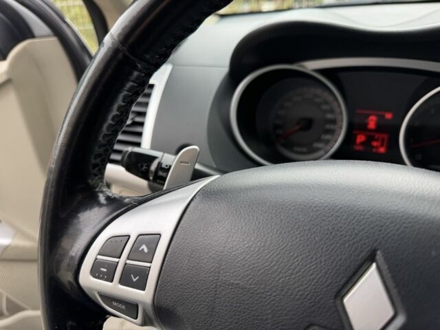 Серый Мицубиси Аутлендер, объемом двигателя 3 л и пробегом 175 тыс. км за 8500 $, фото 17 на Automoto.ua