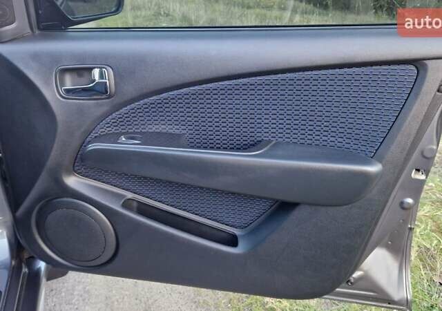 Серый Мицубиси Аутлендер, объемом двигателя 2 л и пробегом 157 тыс. км за 8300 $, фото 18 на Automoto.ua