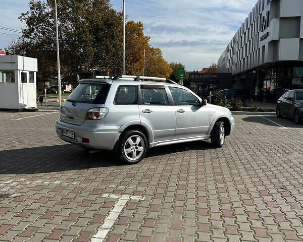 Сірий Міцубісі Аутлендер, об'ємом двигуна 2 л та пробігом 214 тис. км за 6900 $, фото 3 на Automoto.ua