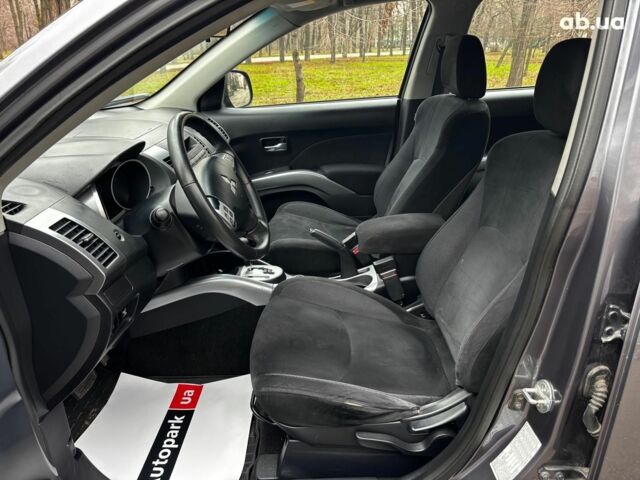 Серый Мицубиси Аутлендер, объемом двигателя 2.4 л и пробегом 237 тыс. км за 8490 $, фото 13 на Automoto.ua