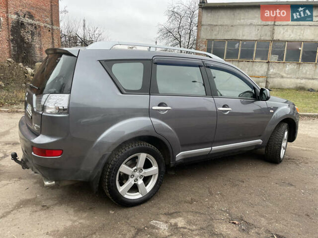 Серый Мицубиси Аутлендер, объемом двигателя 3 л и пробегом 294 тыс. км за 8200 $, фото 4 на Automoto.ua