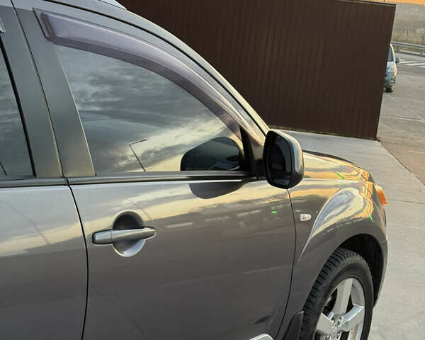 Серый Мицубиси Аутлендер, объемом двигателя 2.4 л и пробегом 210 тыс. км за 8300 $, фото 9 на Automoto.ua