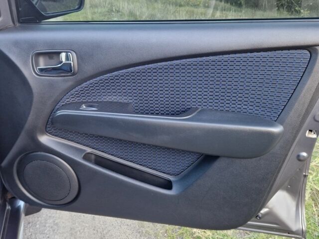 Міцубісі Аутлендер 2008 у Кременчуге на Automoto.ua Сірий Міцубісі Аутлендер, об'ємом двигуна 2 л та пробігом 157 тис. км за 8300 $, фото 9 на Automoto.ua