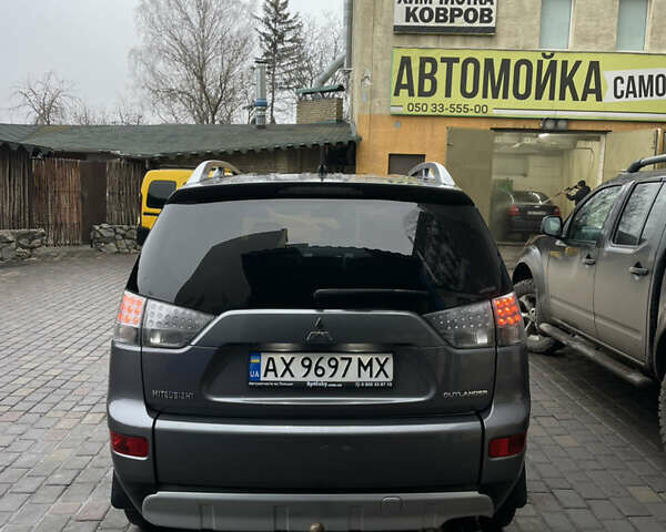 Серый Мицубиси Аутлендер, объемом двигателя 2.01 л и пробегом 345 тыс. км за 8100 $, фото 5 на Automoto.ua