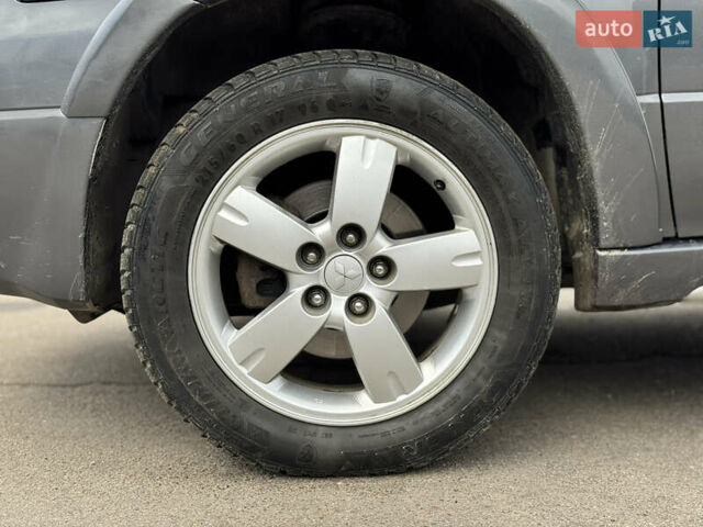 Серый Мицубиси Аутлендер, объемом двигателя 2.38 л и пробегом 254 тыс. км за 7300 $, фото 17 на Automoto.ua