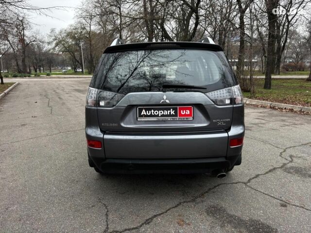 Серый Мицубиси Аутлендер, объемом двигателя 2.4 л и пробегом 237 тыс. км за 8490 $, фото 5 на Automoto.ua