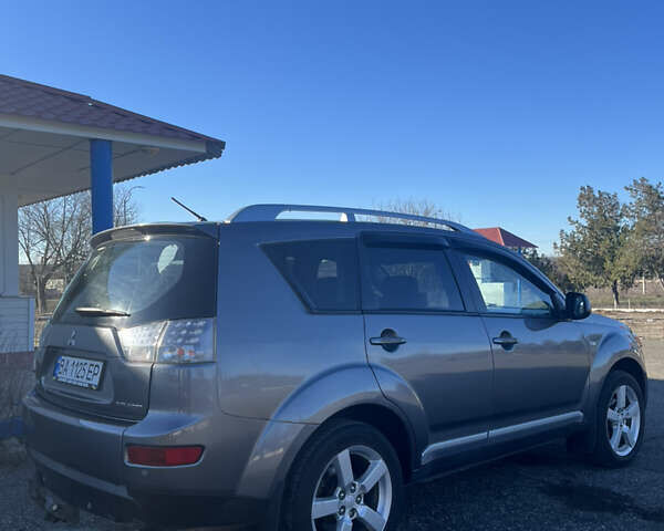 Сірий Міцубісі Аутлендер, об'ємом двигуна 2.36 л та пробігом 214 тис. км за 7800 $, фото 7 на Automoto.ua