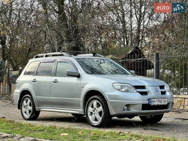 Серый Мицубиси Аутлендер, объемом двигателя 2.38 л и пробегом 170 тыс. км за 6900 $, фото 4 на Automoto.ua