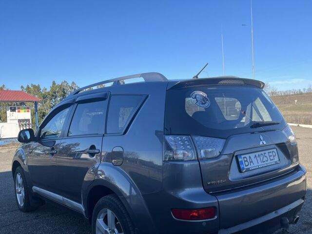 Серый Мицубиси Аутлендер, объемом двигателя 2.4 л и пробегом 213 тыс. км за 7800 $, фото 2 на Automoto.ua