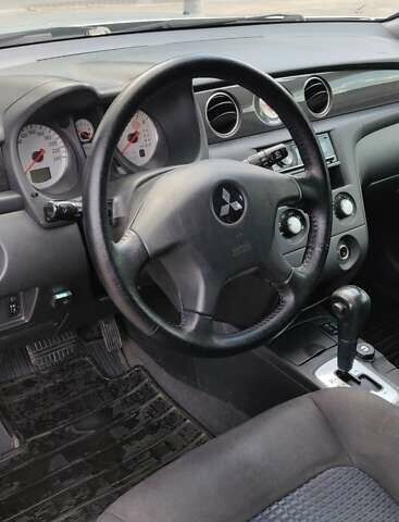 Серый Мицубиси Аутлендер, объемом двигателя 2.38 л и пробегом 323 тыс. км за 6800 $, фото 2 на Automoto.ua