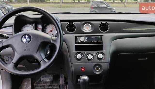 Серый Мицубиси Аутлендер, объемом двигателя 2.38 л и пробегом 323 тыс. км за 6800 $, фото 7 на Automoto.ua