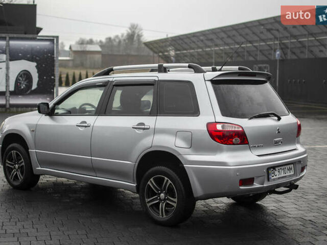 Сірий Міцубісі Аутлендер, об'ємом двигуна 2 л та пробігом 258 тис. км за 5650 $, фото 6 на Automoto.ua