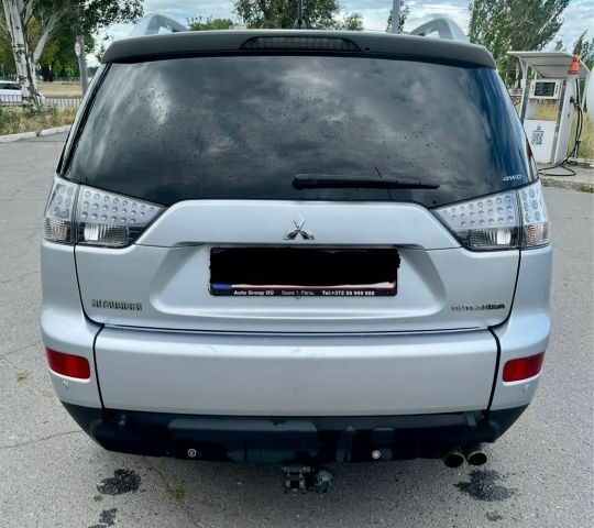 Серый Мицубиси Аутлендер, объемом двигателя 0 л и пробегом 280 тыс. км за 4800 $, фото 2 на Automoto.ua