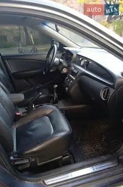 Серый Мицубиси Аутлендер, объемом двигателя 2 л и пробегом 176 тыс. км за 5400 $, фото 4 на Automoto.ua