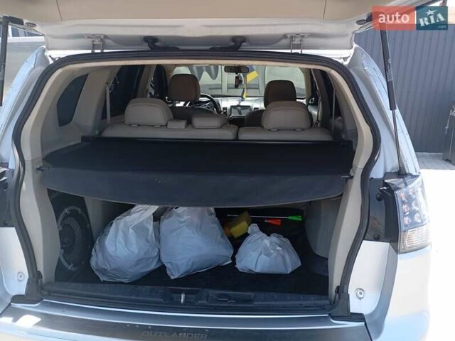 Сірий Міцубісі Аутлендер, об'ємом двигуна 2.4 л та пробігом 220 тис. км за 10200 $, фото 4 на Automoto.ua