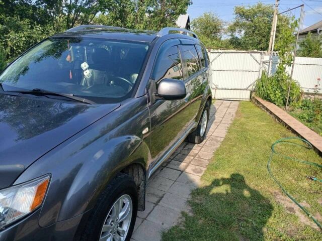 Сірий Міцубісі Аутлендер, об'ємом двигуна 2.2 л та пробігом 270 тис. км за 9800 $, фото 1 на Automoto.ua