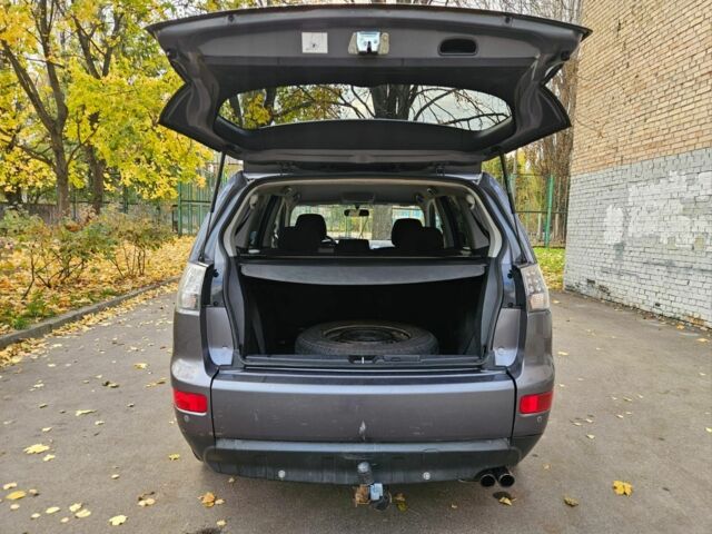 Серый Мицубиси Аутлендер, объемом двигателя 2 л и пробегом 400 тыс. км за 4700 $, фото 14 на Automoto.ua