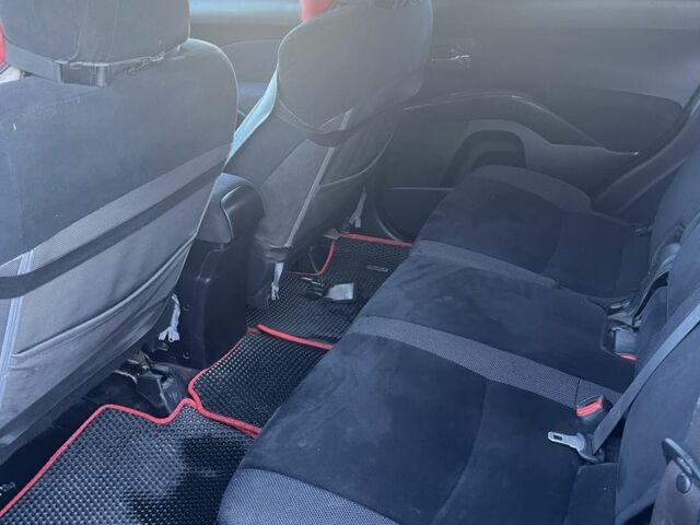 Серый Мицубиси Аутлендер, объемом двигателя 2.4 л и пробегом 213 тыс. км за 7800 $, фото 6 на Automoto.ua