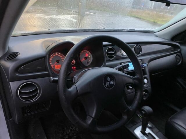 Сірий Міцубісі Аутлендер, об'ємом двигуна 2.4 л та пробігом 299 тис. км за 6300 $, фото 5 на Automoto.ua