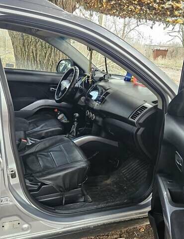 Серый Мицубиси Аутлендер, объемом двигателя 2.2 л и пробегом 280 тыс. км за 5300 $, фото 6 на Automoto.ua